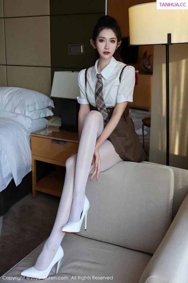 林依娜  [XiuRen]高清写真图 2023.03.27 No.6478 依娜Yina 丝袜美腿第6张图片